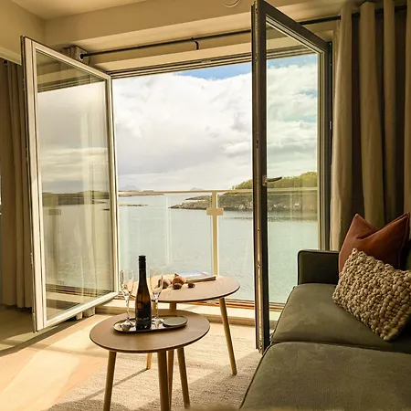 Waterfront Retreat In - Free Parking