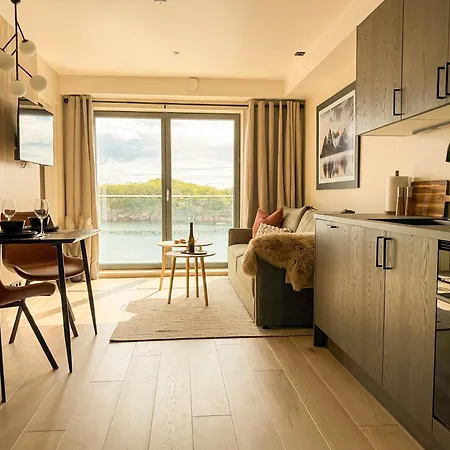 Waterfront Retreat In - Free Parking Appartement *