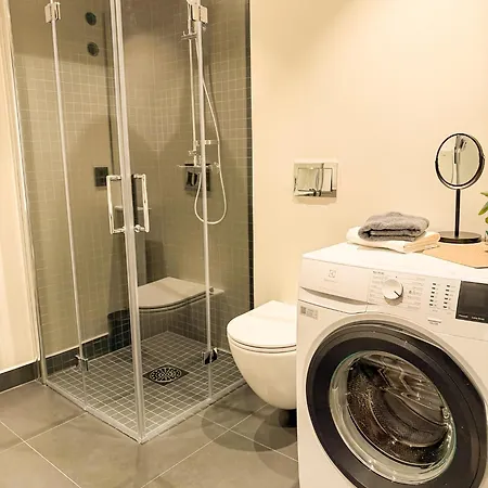 Waterfront Retreat In - Free Parking Appartement