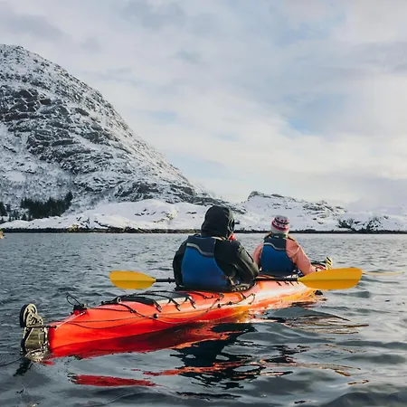 Waterfront Retreat In - Free Parking * Henningsvær