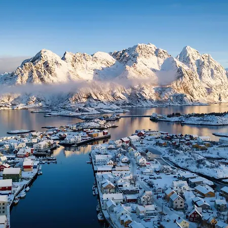 Waterfront Retreat In - Free Parking * Henningsvær